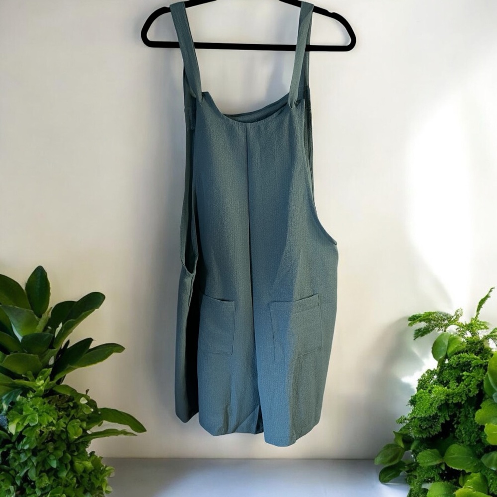 New Green short jumpsuit straps are adjustable.  Front pockets size M